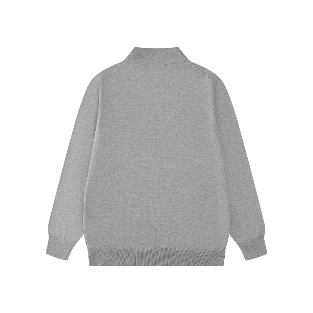 P216 #R81 Ralph Lauren knitted pony embroidered lapel polo shirt three-button pullover open chest long-sleeved sweater Official website synchronization Same style for men and women Sizes: S-XL Color: White Blue Gray Dark Gray Khaki Military Green Navy White Label Navy Blue Red Label Black Red Label Black White Label Pink Classic cotton yarn 100% white cotton High-quality goods Classic styles have always been popular! The workmanship details are very good! The simple lapel polo pullover sweater is always the standard, with classic brand embroidery on the chest! All major stars have the same style! Best for couples. High quality goods! Xinjiang cotton micro-elastic and smooth fabric has excellent quality. Pure cotton is soft and skin-friendly. Size: S M L